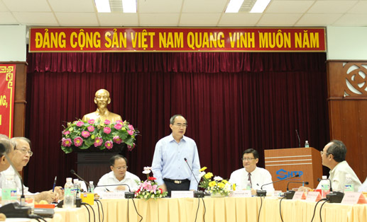 ປະທານຄະນະກຳມະການສູນກາງແນວໂຮມປະເທດຊາດຫວຽດນາມເຮັດວຽກກັບການນຳນະຄອນໂຮ່ຈິມິນ